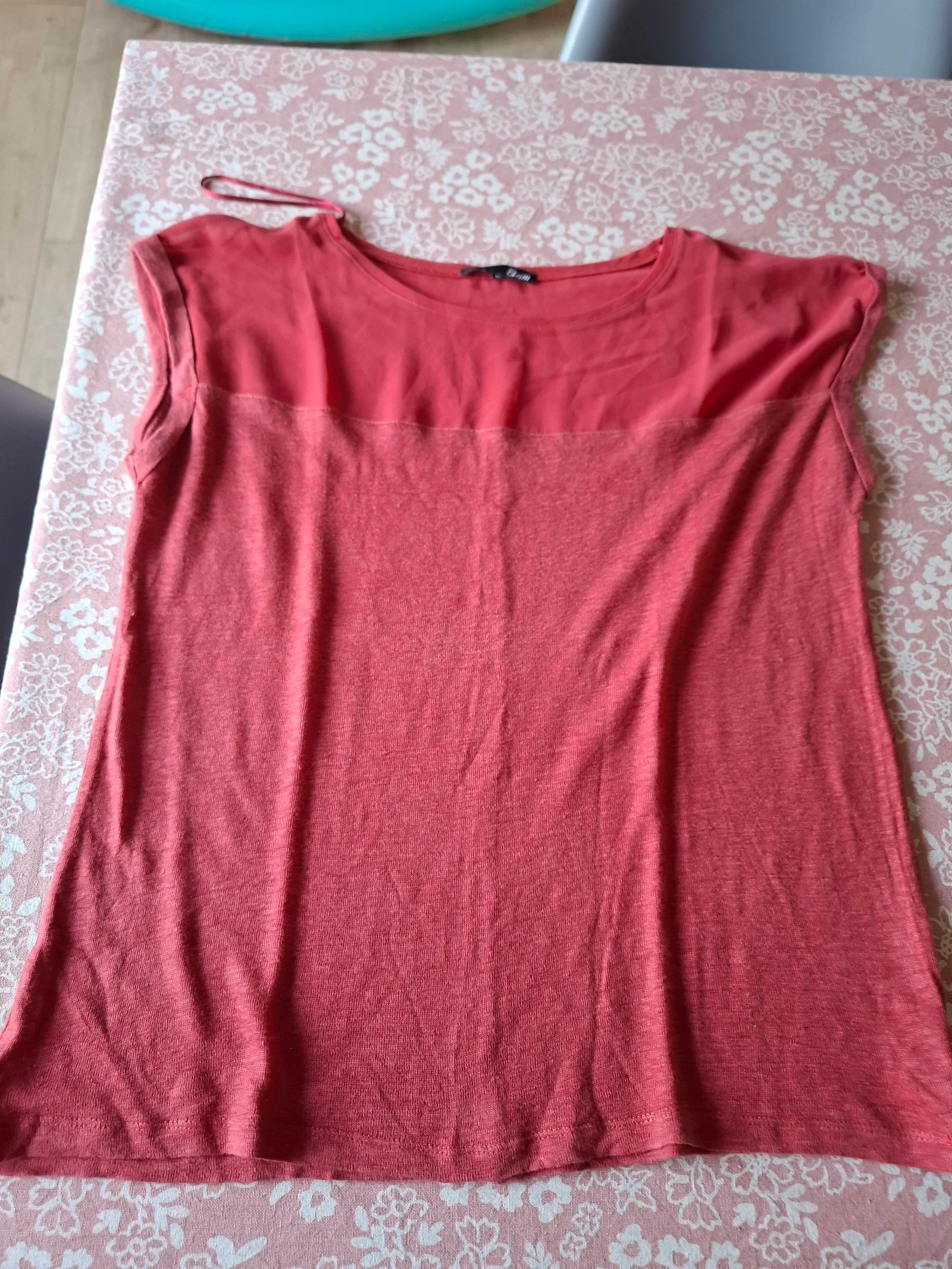 Tee shrit colis rapide soigné propre repasser 